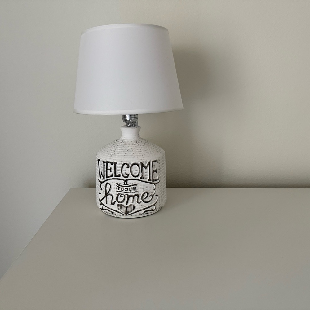 Black and White Welcome Accent Decor